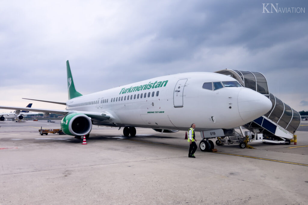 Turkmenistan Airlines 737-800