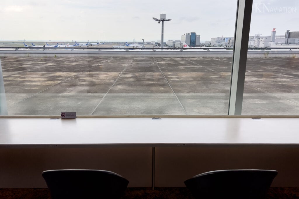 ANA Lounge Haneda Terminal 2 International Views