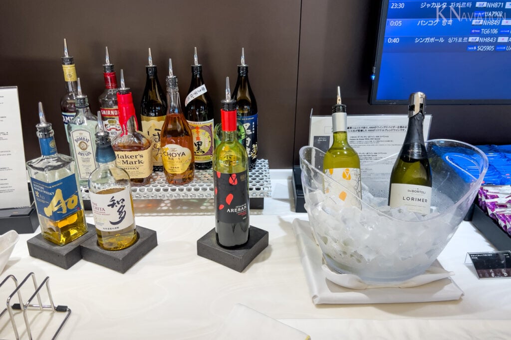 ANA Lounge Haneda Terminal 2 International Alcoholic Drinks