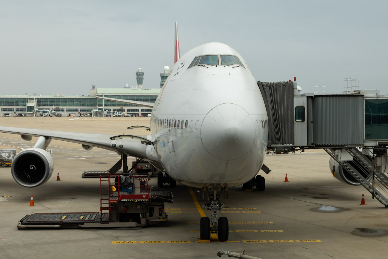 Asiana Airlines Boeing 747-400 at Seoul Airport