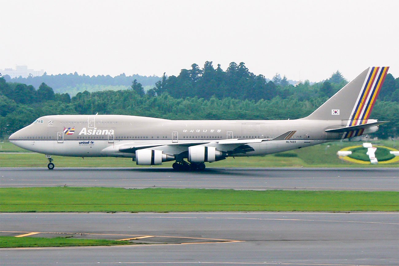 Asiana Airlines 747-400 in Old Livery