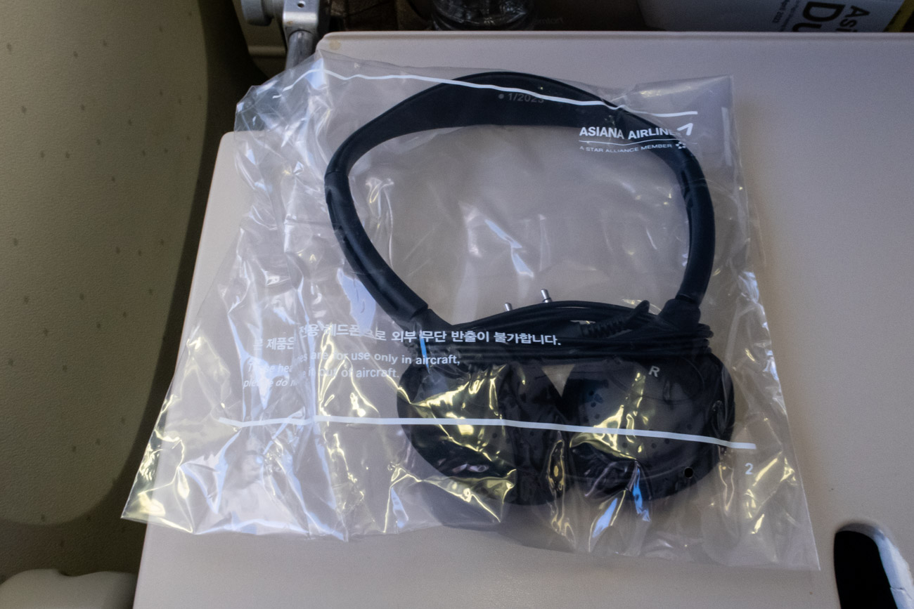 Asiana Airlines Boeing 747-400 Headphones Economy Class