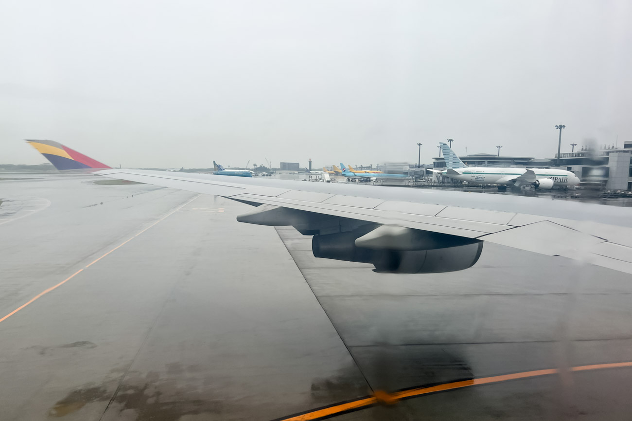 Asiana Airlines Boeing 747-400 Narita