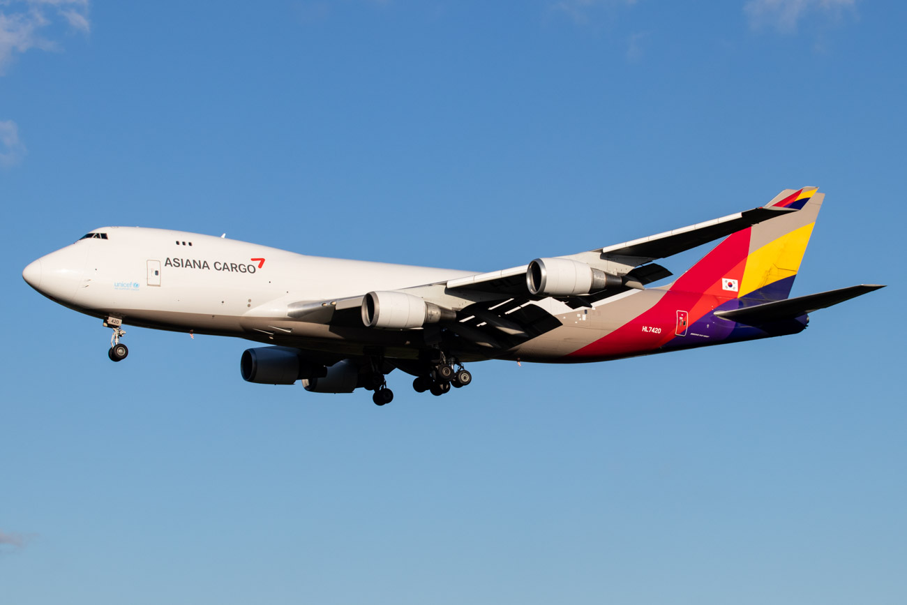 Asiana Airlines Boeing 747-400F