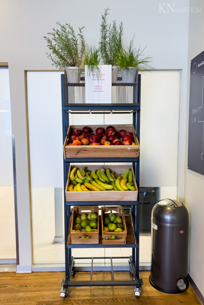 Austrian Senator Lounge Schengen Fruits