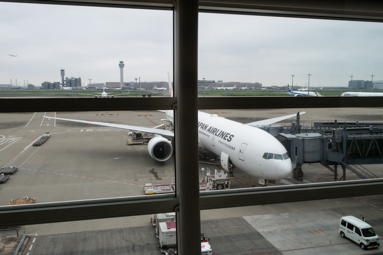 JAL 777-300ER at Tokyo Haneda