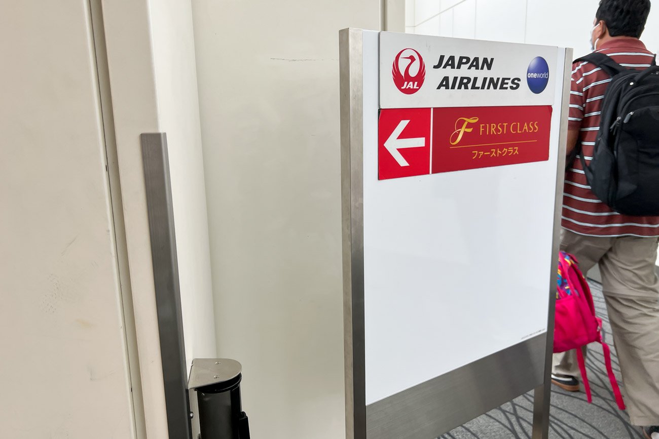 JAL First Class Boarding