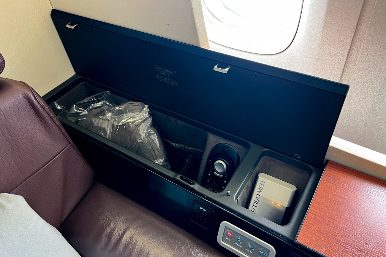 JAL 777-300ER First Class Seat