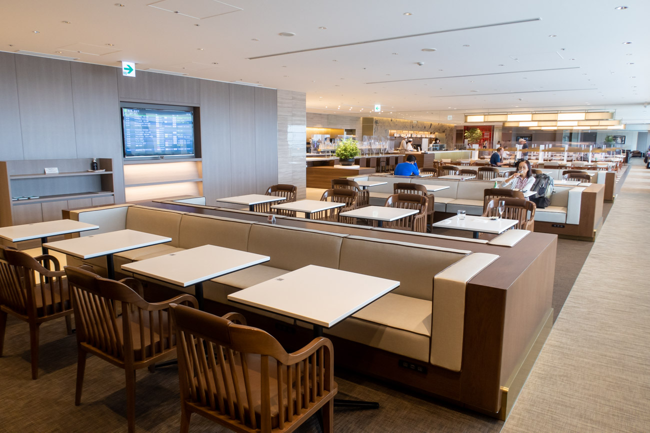 JAL First Class Lounge Tokyo Haneda Dining Area Seating