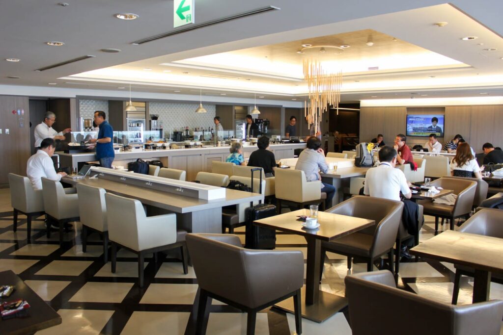 International JAL Sakura Lounge Kansai Airport Dining Room