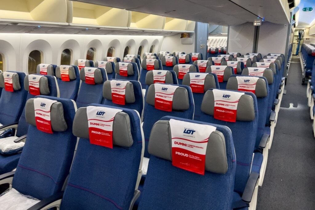 LOT 787-9 Economy Class