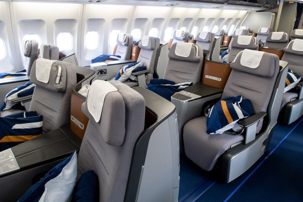 Lufthansa A340-300 Business Class Cabin