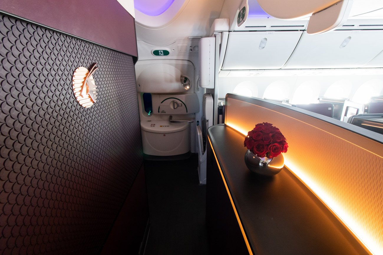 Qatar Airways 787-9 Business Class Entryway