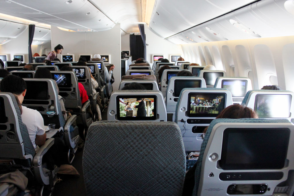 Singapore Airlines 777-300ER Economy Class