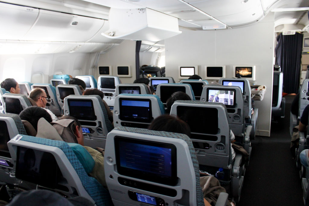 Singapore Airlines 777-300ER Economy Class