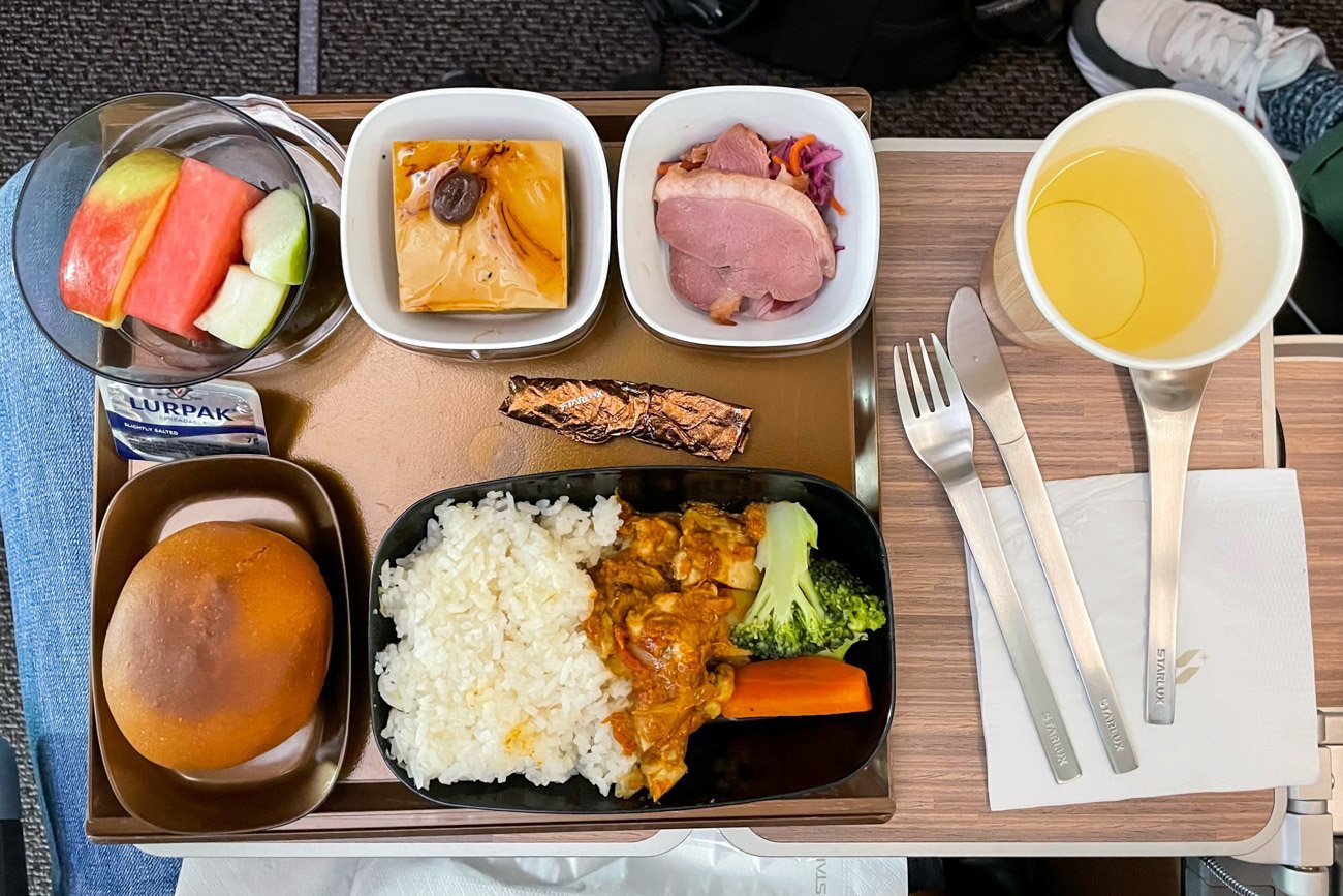 Starlux Airlines A350-900 Premium Economy Lunch