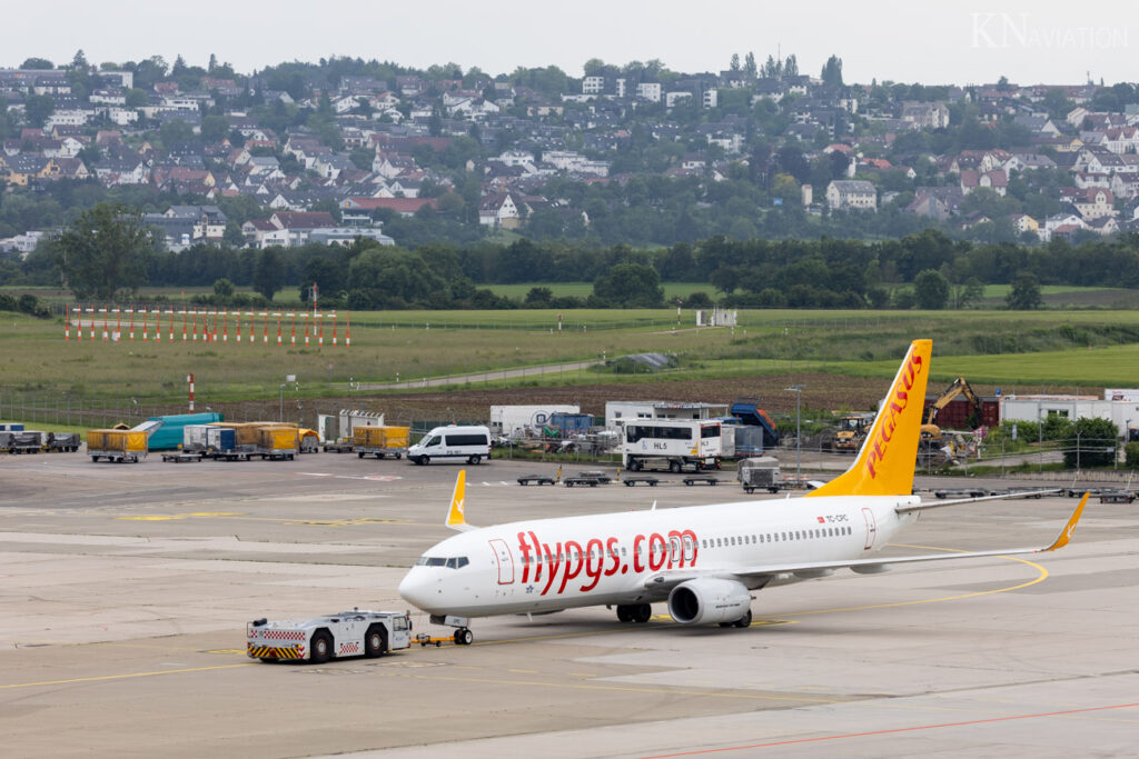 Pegasus 737-800 in Stuttgart