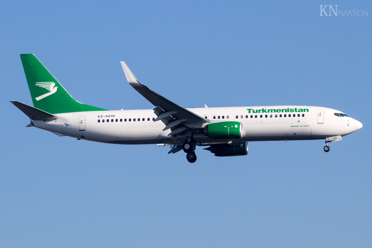 Turkmenistan Airlines 737